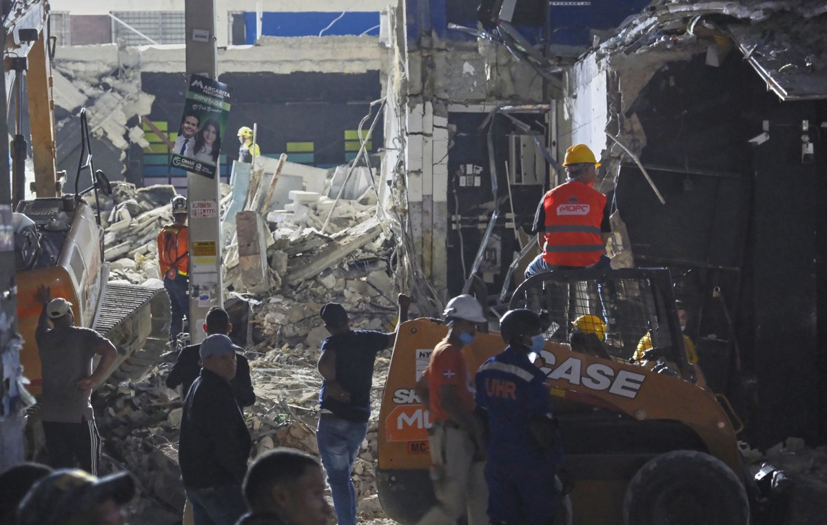 234 dead by the Discotheque roof collapse in Dominican Republic