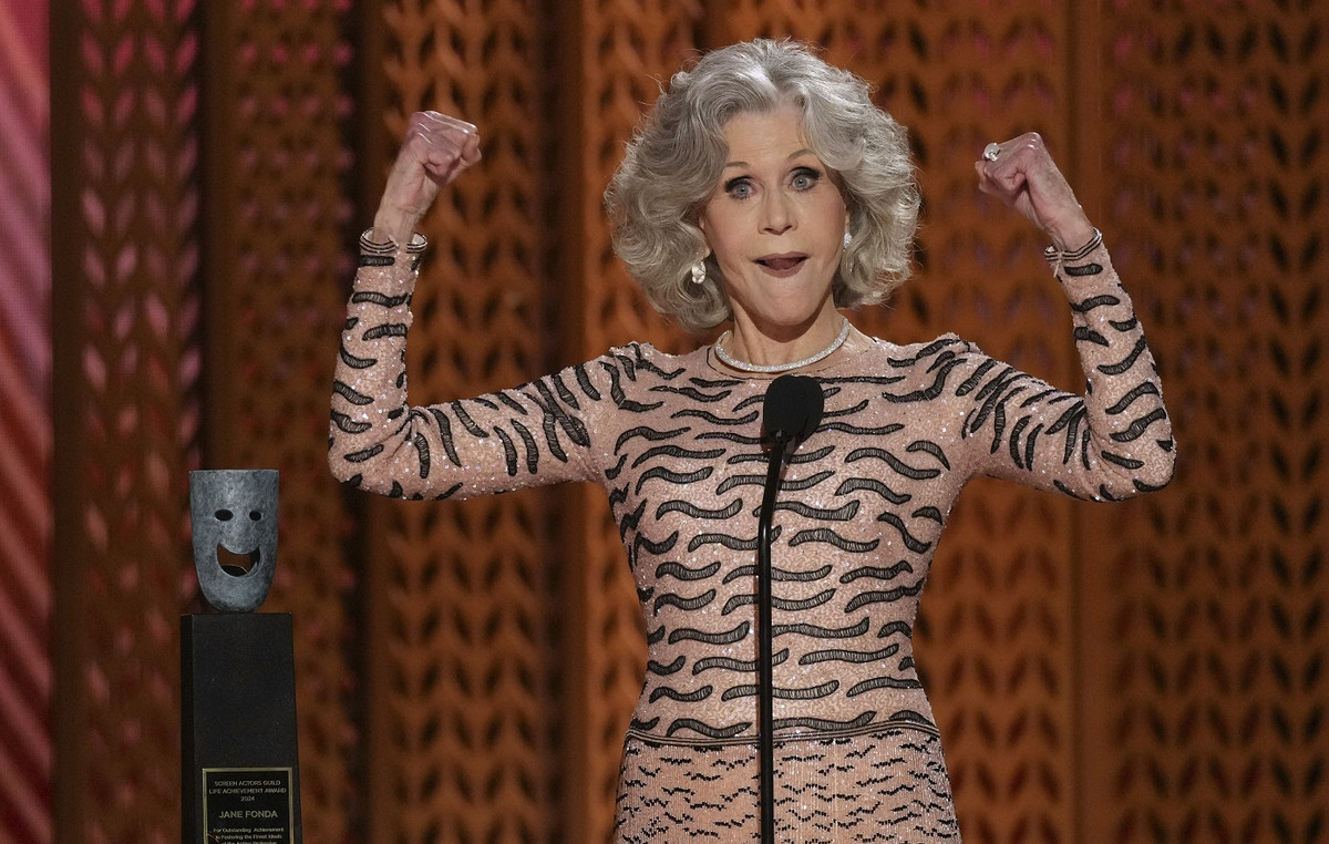 Jane Fonda accuses Donald Trump of “dealing with the devil”
