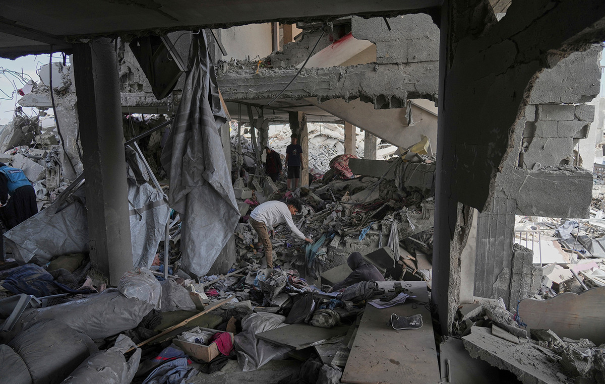 Gaza: Civil Protection announced the deaths of 16 people, including three children, from Israeli bombings