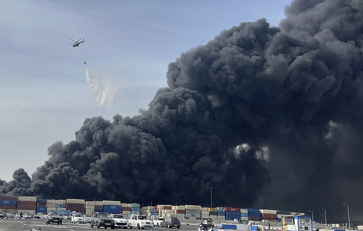Eight dead and 750 wounded from the explosion in Iran: fears that the fire will expand Eight dead and 750 wounded from the explosion in Iran: fears that the fire will expand