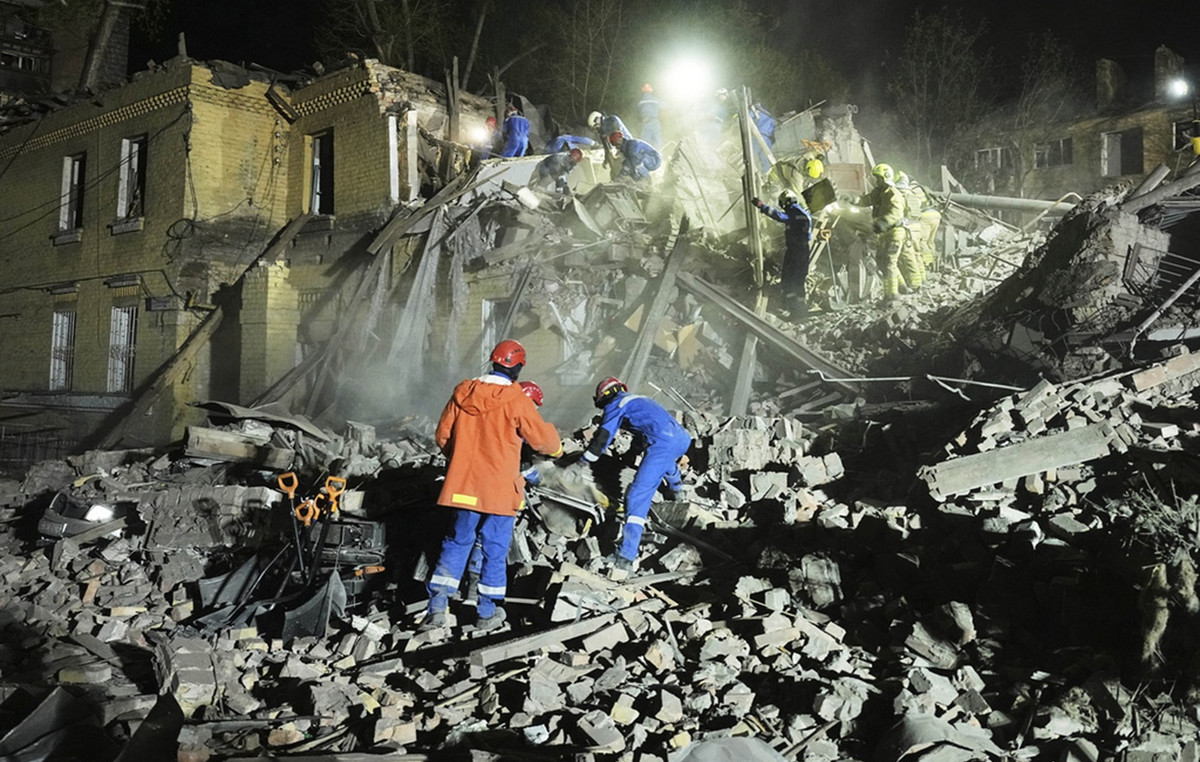 Two dead and dozens injured by the Russian attack in Kyiv on Thursday morning