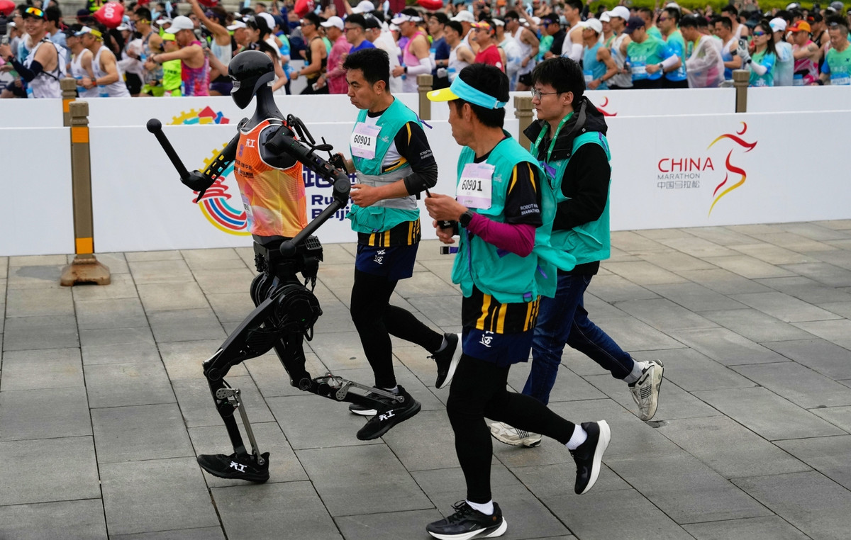 The first half -marathon of people and robots is a fact and happened – elsewhere – in China