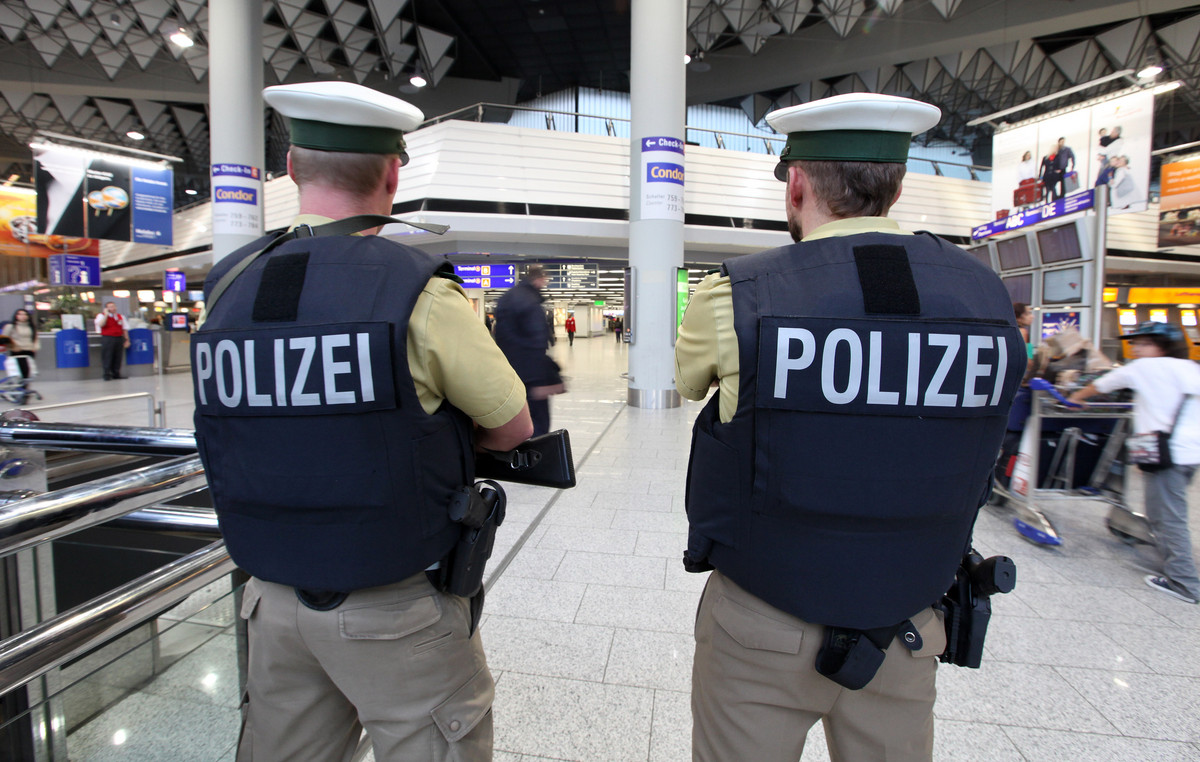 Germany: Young dead by a police officer fire after a spray attack and a knife out club Germany: Young dead by a police officer fire after a spray attack and a knife out club