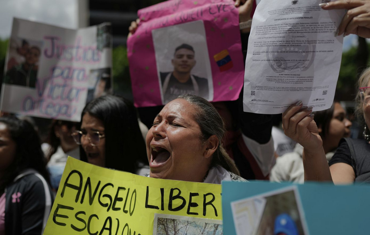 Suspenses the deportations of Venezuelan immigrants under the law of 1798 The US Supreme Court