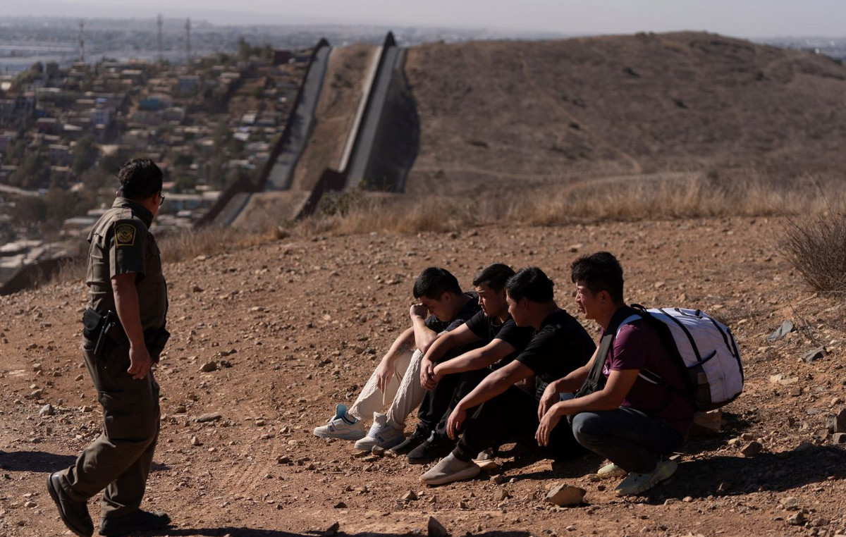 A judge ordered the Trump government to accept 12,000 refugees