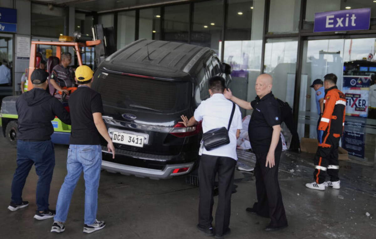 Tragedy in Manila: Vehicle fell on airport entrance – dead child