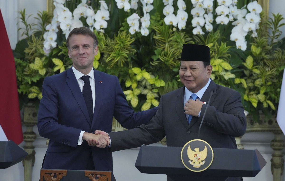 Indonesia is considering ordering additional French fighter rafts, frigates and caesar cannons