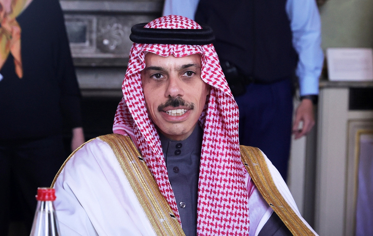 In Syria the Saudi Foreign Minister – promises to help rebuild the country