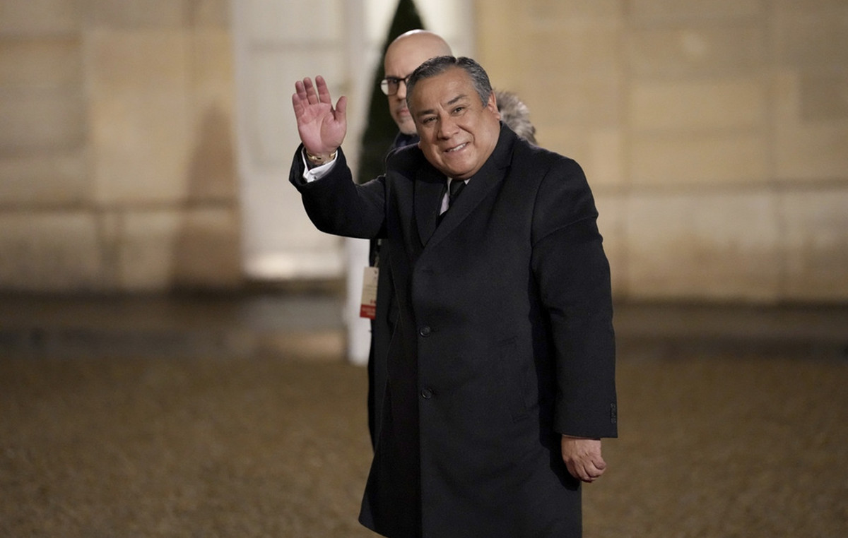 Peru: Gustavo Adriansen resigned from the Prime Minister’s post shortly before the mistrust proposal
