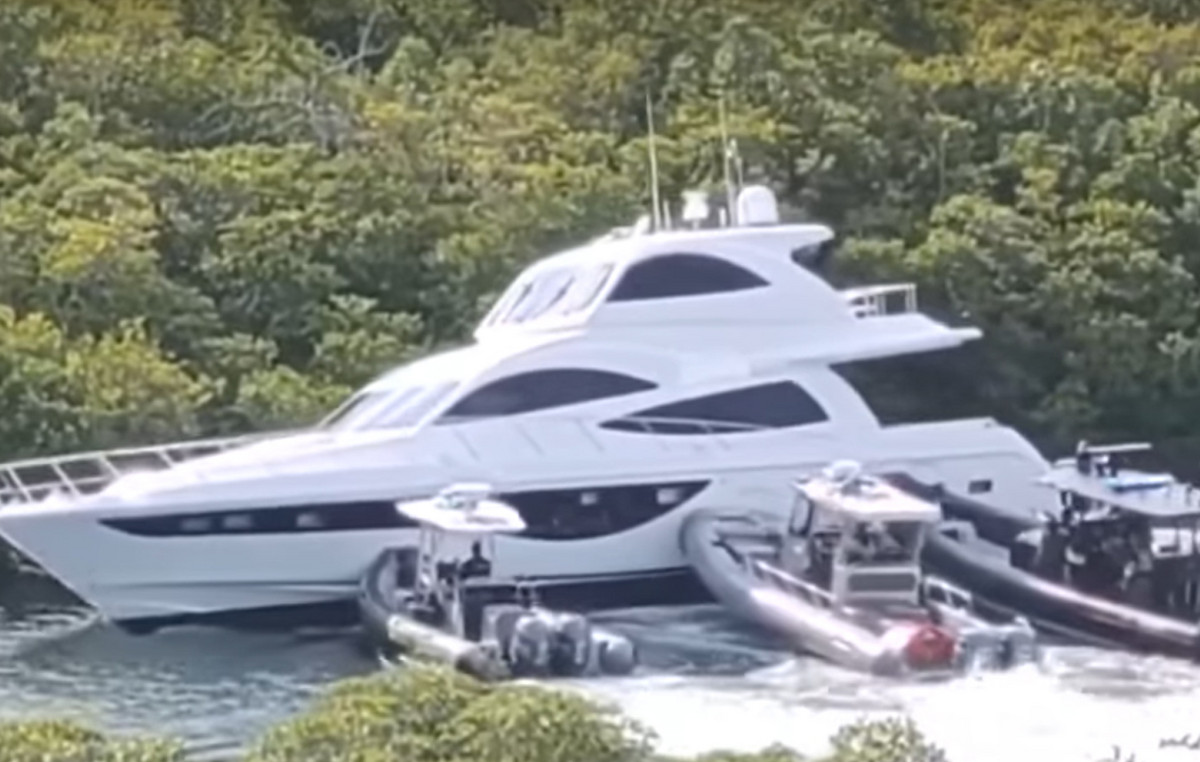 20 -meter -long luxury yacht pursuit: Port vessels vacuum – Watch video