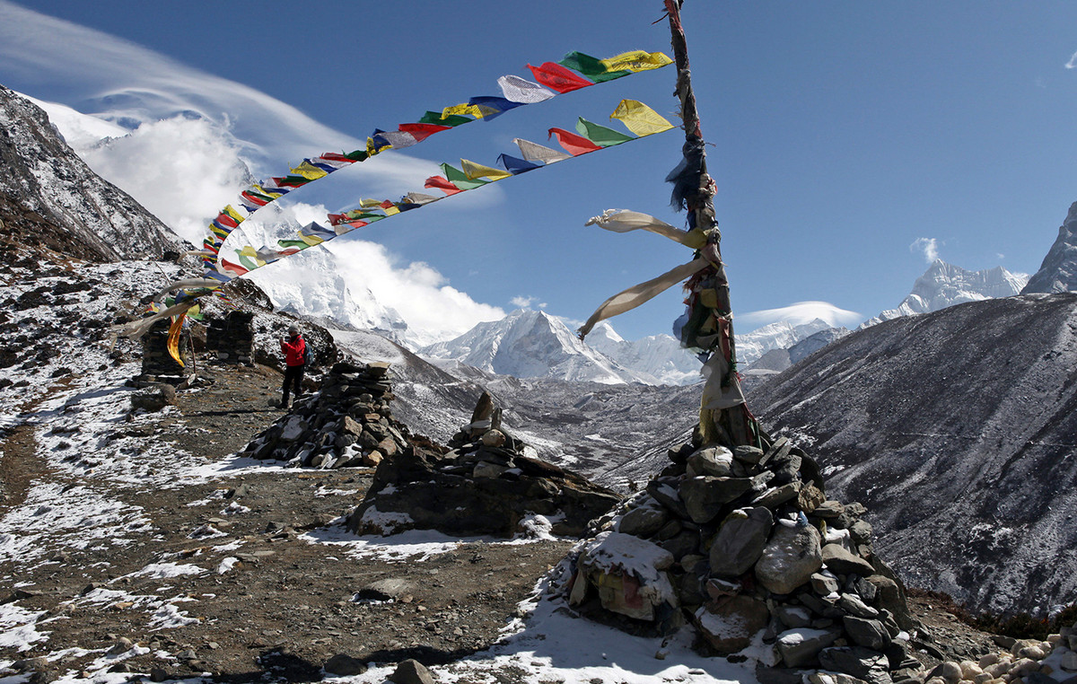 Two climbers lost their lives on Mount Locke of the Himalayas