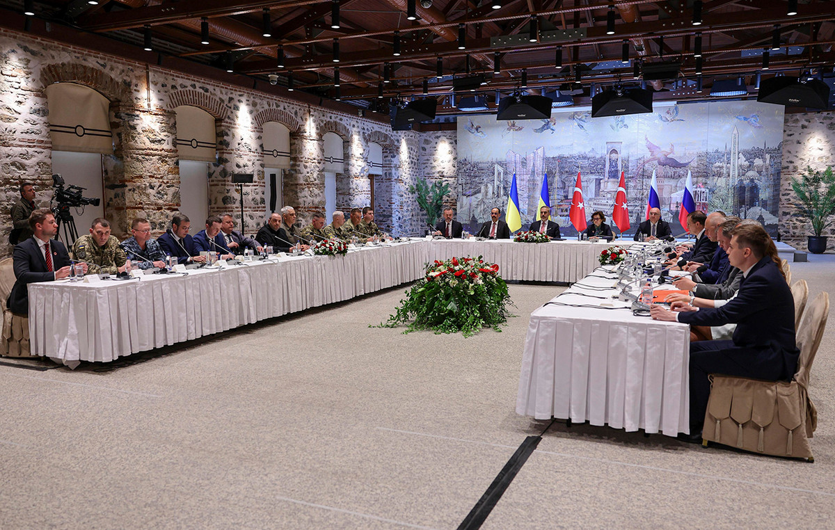 Political Poker in Constantinople: Symbolic but fruitless Moscow and Kiev meeting