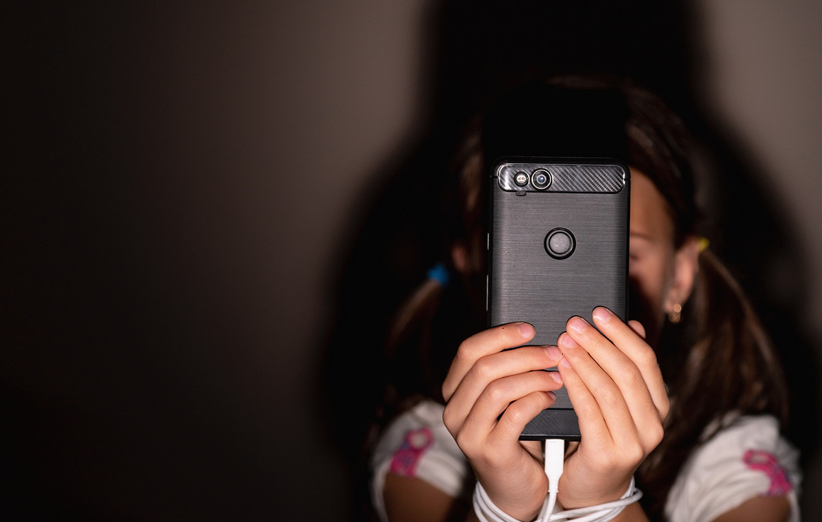 “Brake” at the entrance of young people into social media – thoughts on “digital adulthood” limit in the EU on a proposal from Greece