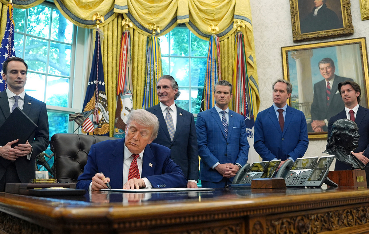 Trump signed four decrees for the “regeneration” of nuclear energy in the US