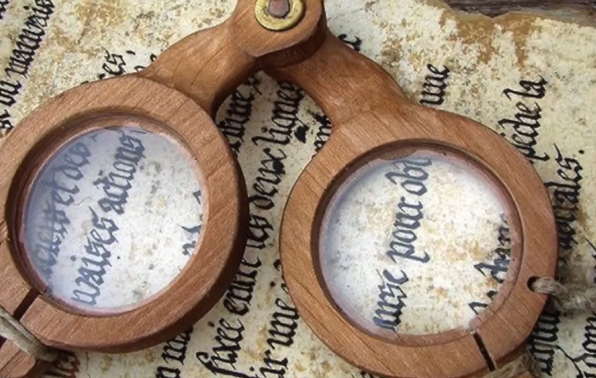 The Story of Sight Glasses: From Middle Ages Shadows to Today’s Pasters – Science, Need and Style
