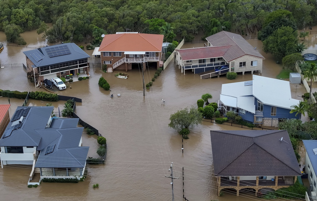 Catastrophic floods in Australia – a dead and 50,000 blocked