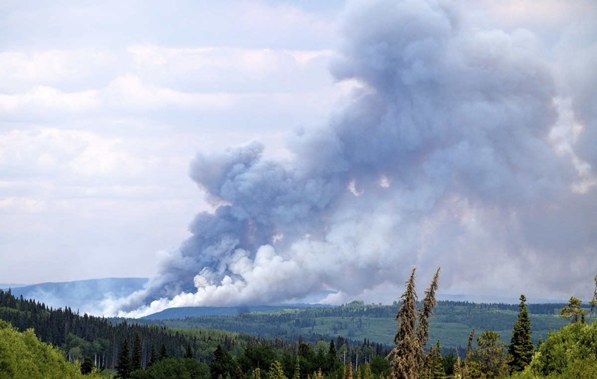 Two dead from a large forest fire in Canada