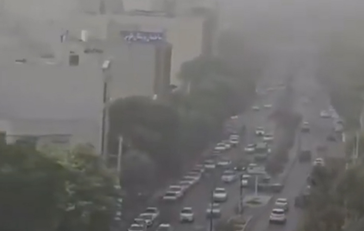 Huge dust storm scanns western Iran – Watch video