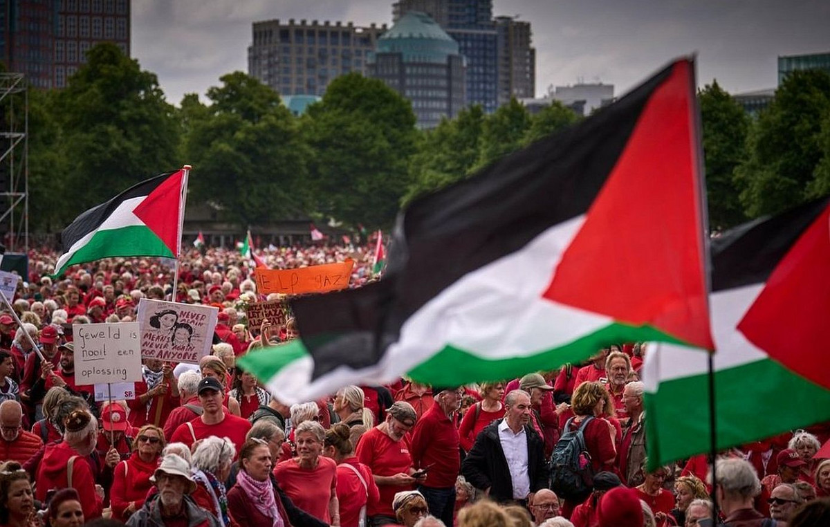 Netherlands: Tens of thousands of people demonstrated in The Hague against the war in Gaza