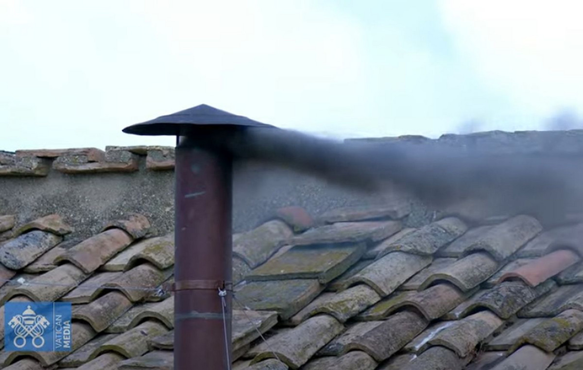 Black tobacco from Sistina Hat for the New Pope – Happy and the second vote in the Vatican