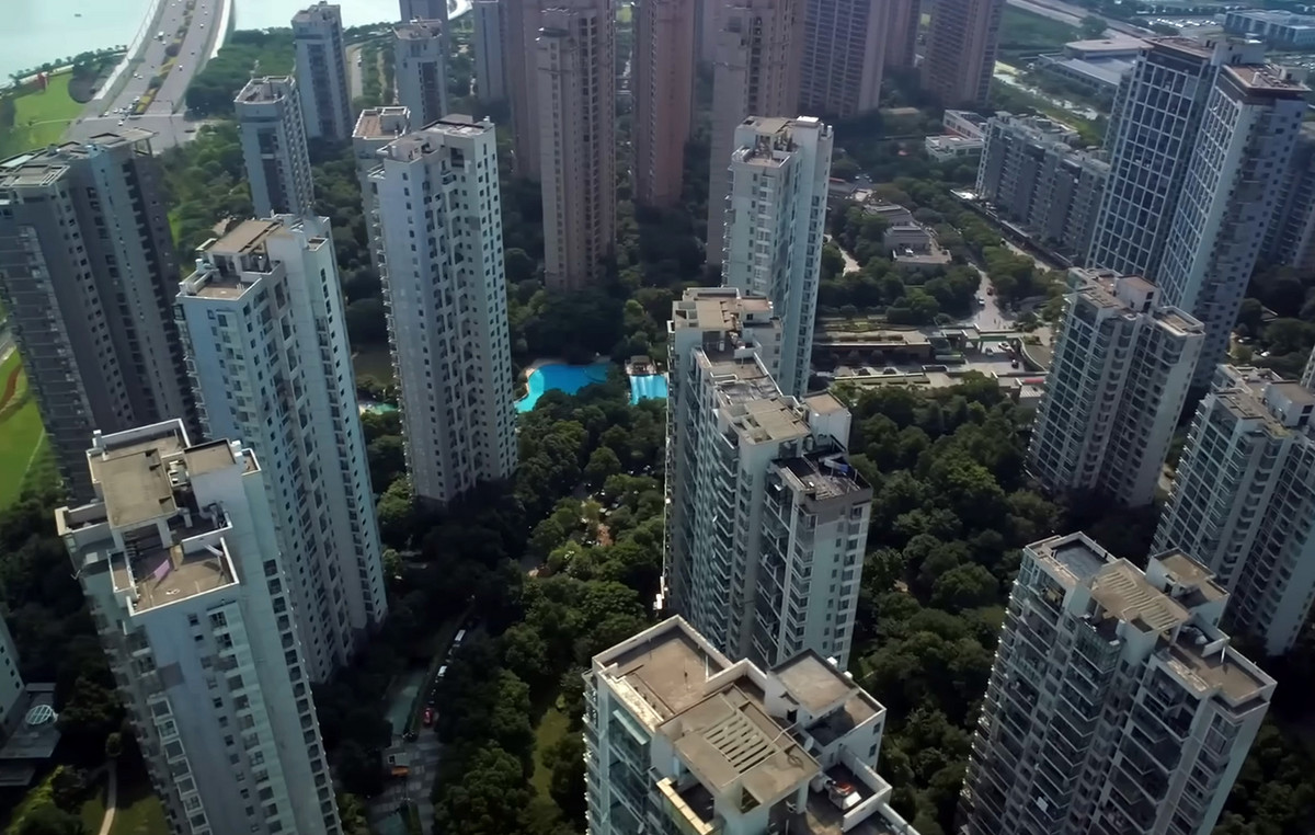 The largest housing complex in the world is located in China and has gone viral – 20,000 people live