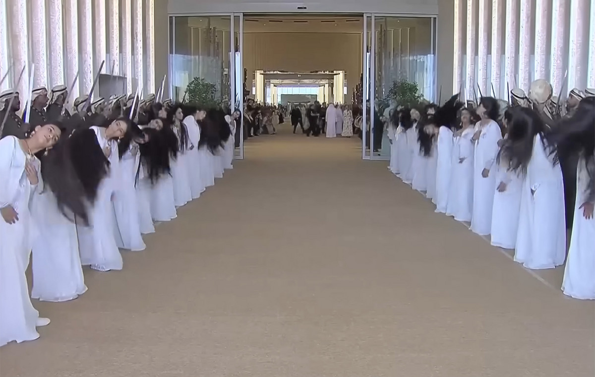 The dance of women with their hair for Trump’s welcome to the United Arab Emirates: “What a beautiful city! I love her! “