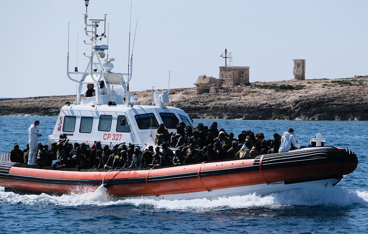 One dead and many injured in attempted immigrants to cross the Channel