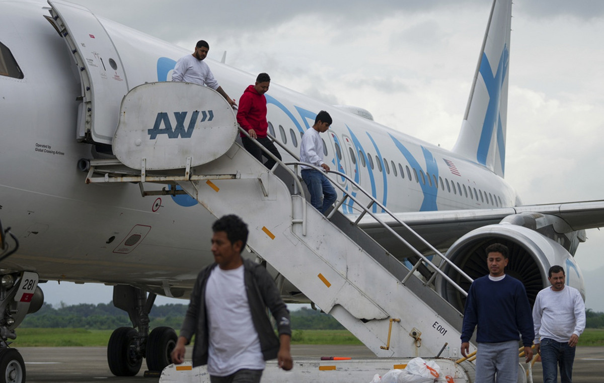 A group of immigrants voluntarily departed from the US after agreement