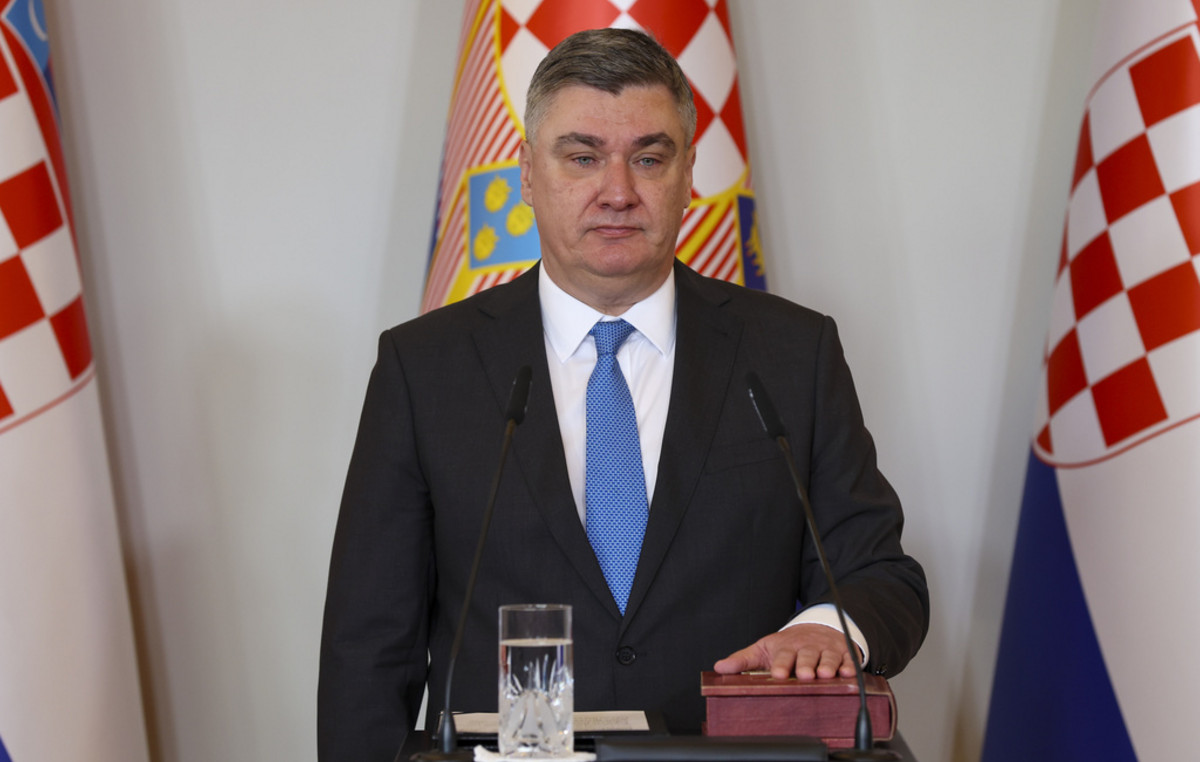 The Croatian president calls on Skopje not to succumb to blackmail in return for their inclusion in the EU