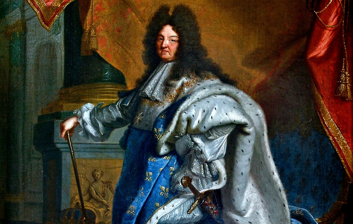 As of today May 14: The “King of the Sun” goes up to the throne in his 4 years – his reflection in Greece