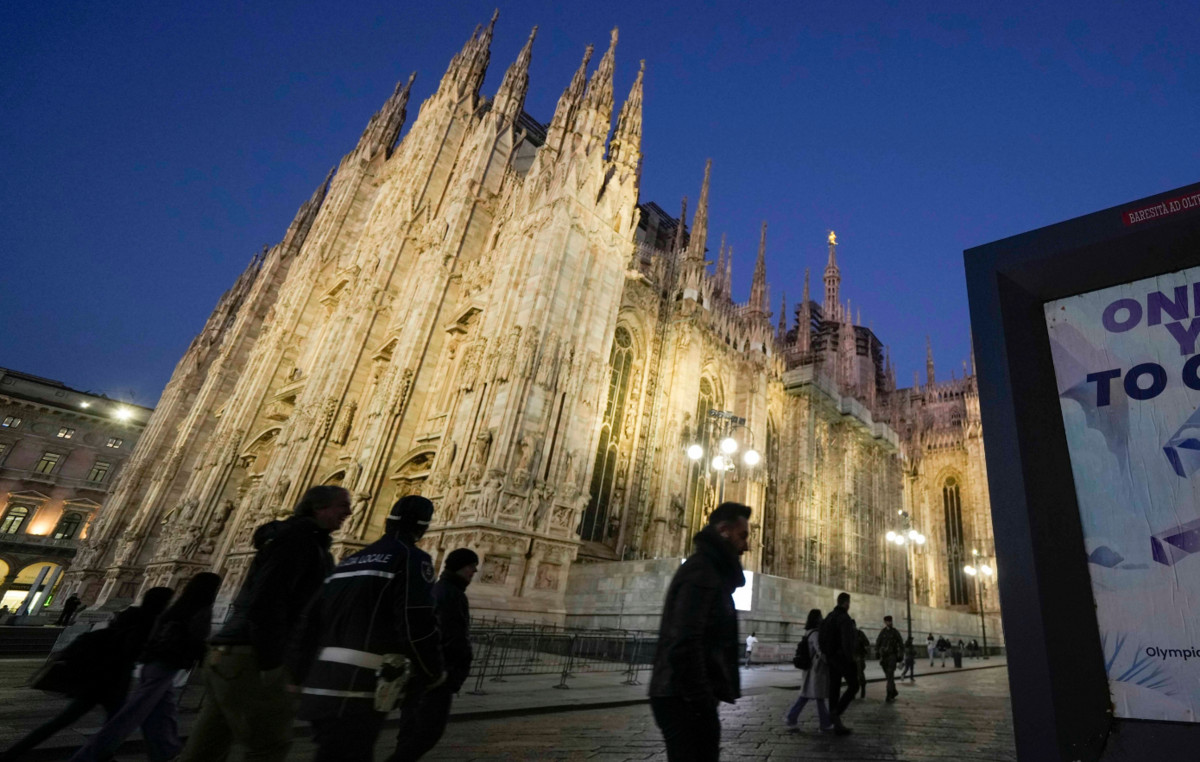 Milan: convicted of murder stabbed worker and committed suicide by falling from the dummy