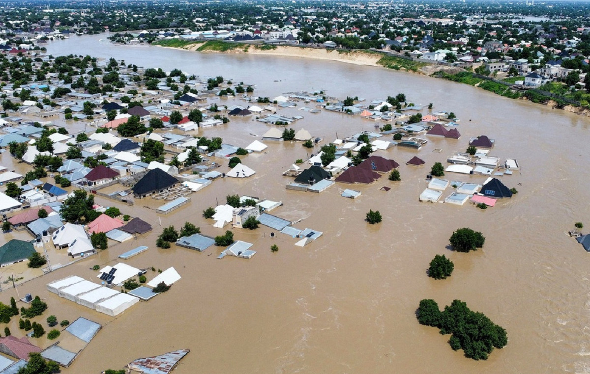 At least 25 dead due to floods in Nigeria – “They dragged 50 houses” with their families