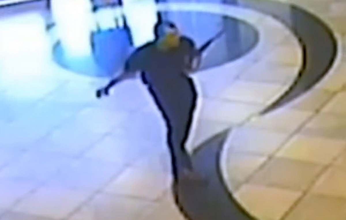 Almost massacre in a gym: Man shot the manager and injured three people – see the video