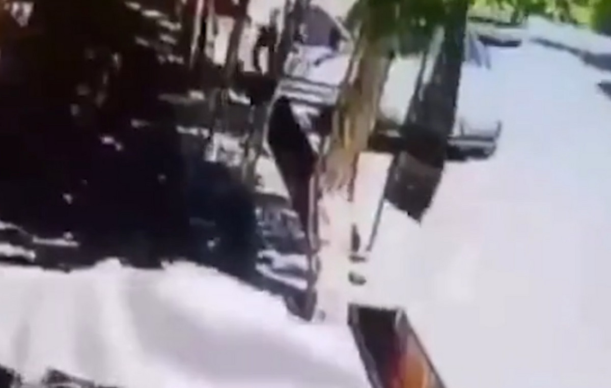 Father stabbed his 18 -year -old daughter because he revealed to his wife that he was cheating on her – Watch video