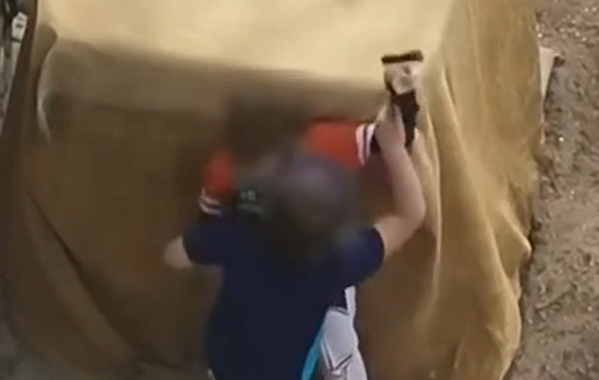 Creepy scene in Mexico: The moment police officers open fire against underage children