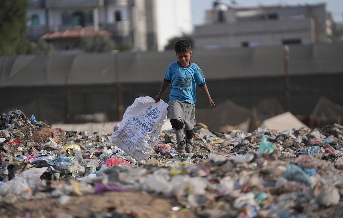 Absolute Drama in Gaza: Kids Dying from Hunger – “My Heart broke”, says a cheerful mother
