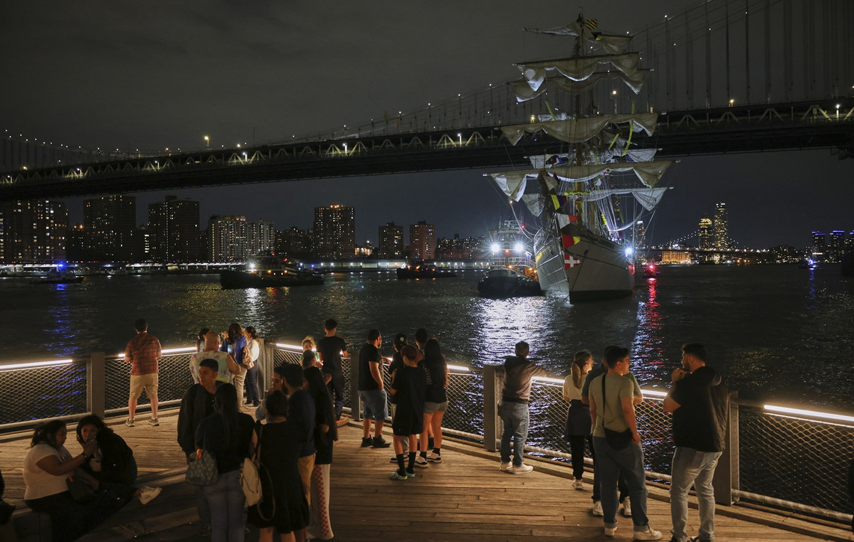 Mechanical damage dropped the ship on the Brooklyn Bridge? – Two dead and 17 injured the tragic account