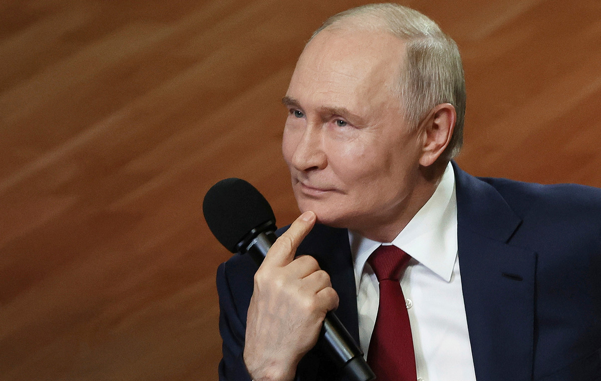 Putin decided that foreign ships docked in Russian ports will need FSB license