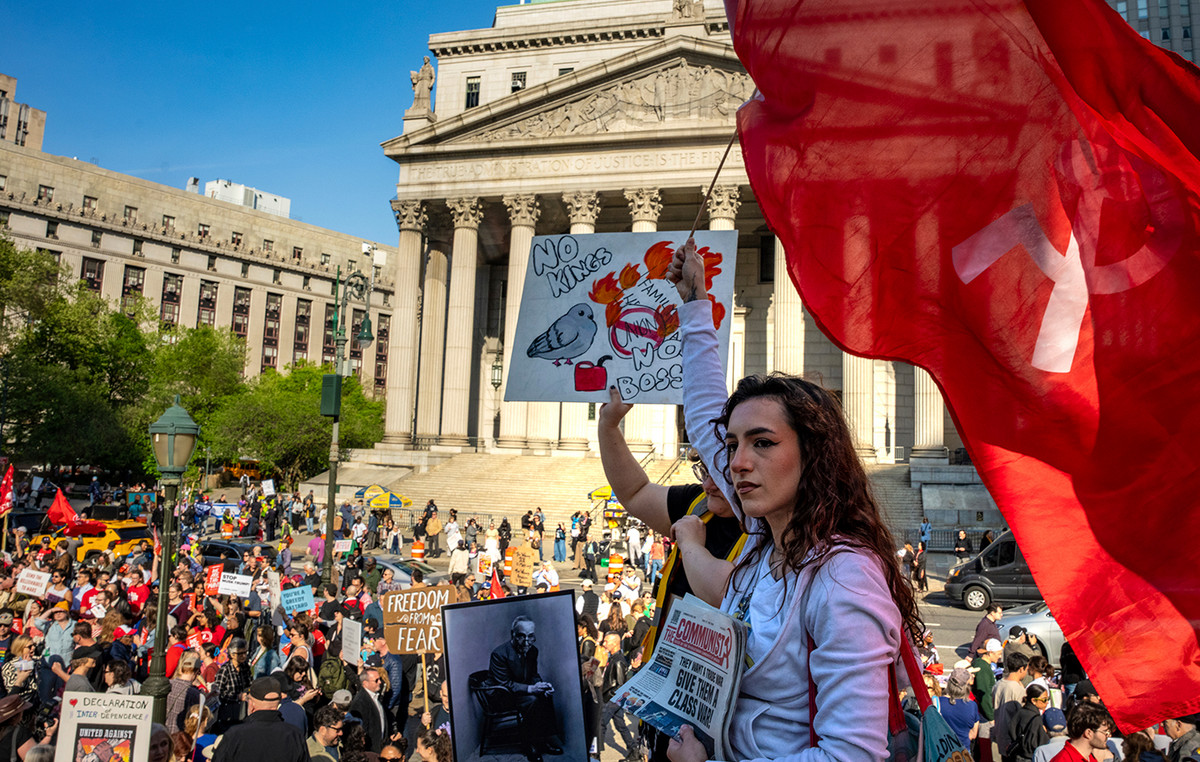 On the streets of the US Thousands of protesters on the occasion of May Day