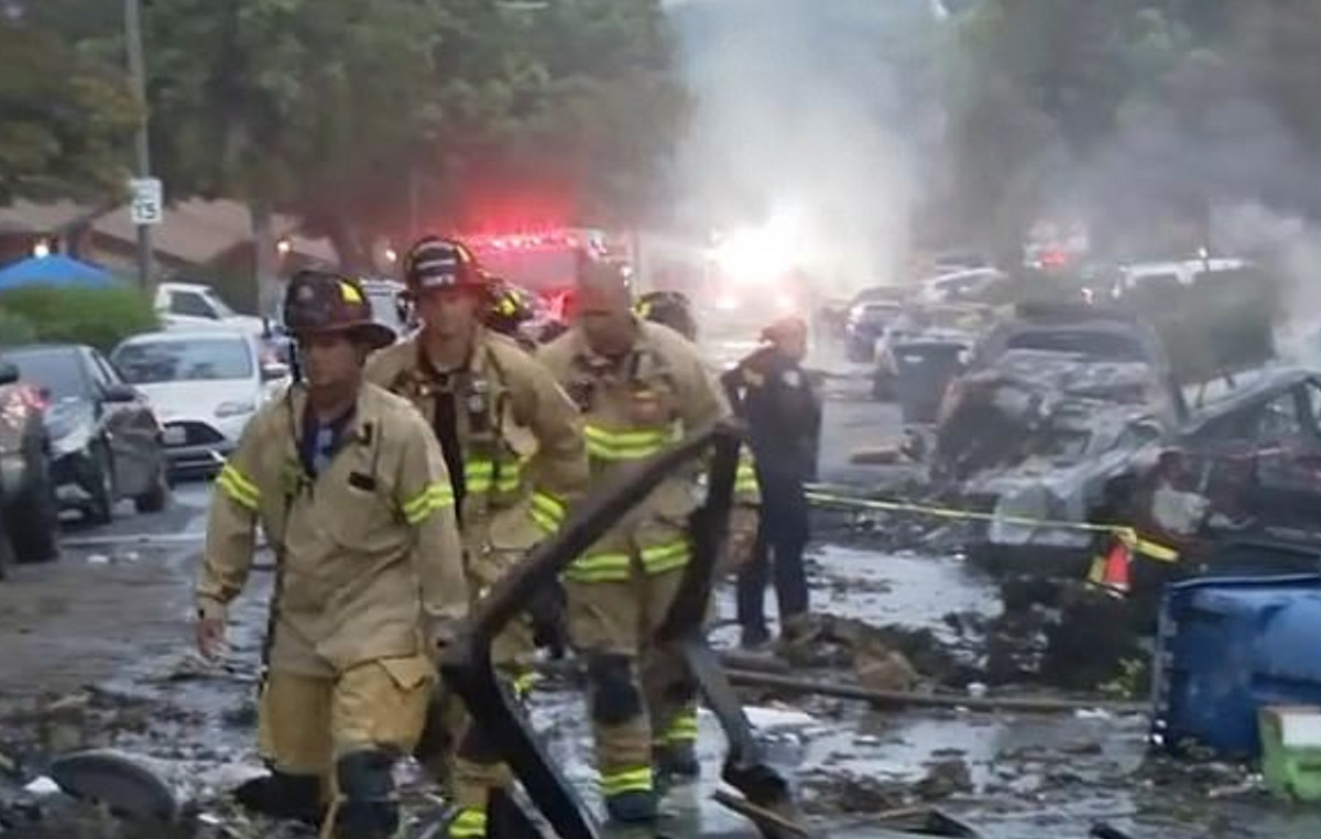 Small aircraft crashed in San Diego – in flames of houses and cars
