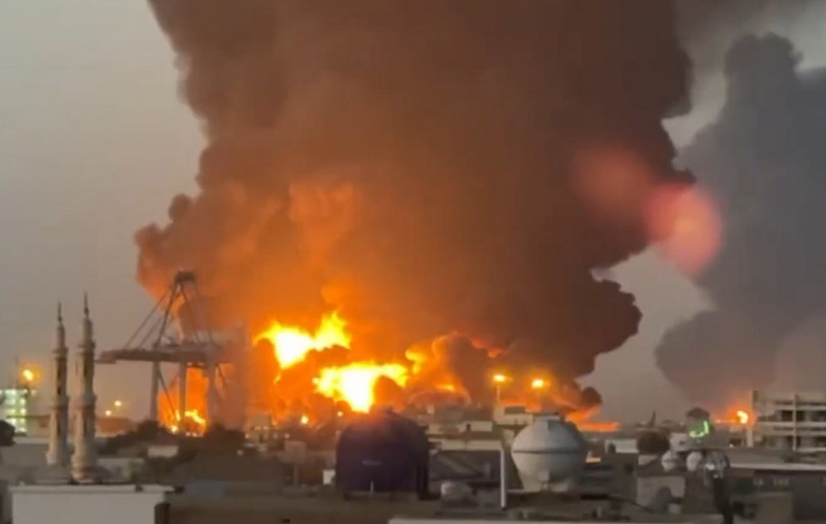 The tension in Port Sudan for third day – multiple explosions have been heard