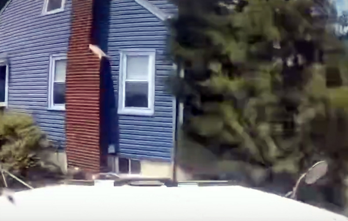 33 tonnes truck falls at a scary speed on a home in New Jersey by destroying it completely – Watch video