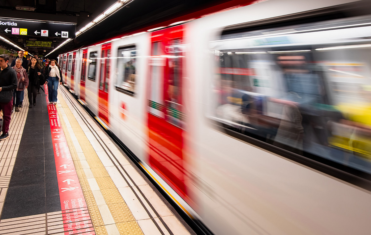 A man hooked on a high -speed train in Austria while this was starting – he had descended for a cigarette