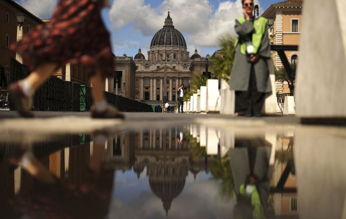 The Secret Conclave for the Pope’s election begins – what will happen today in the Sistina hats