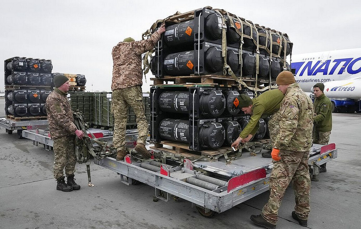 Donald Trump: Approved the first weapons to Ukraine under his presidency