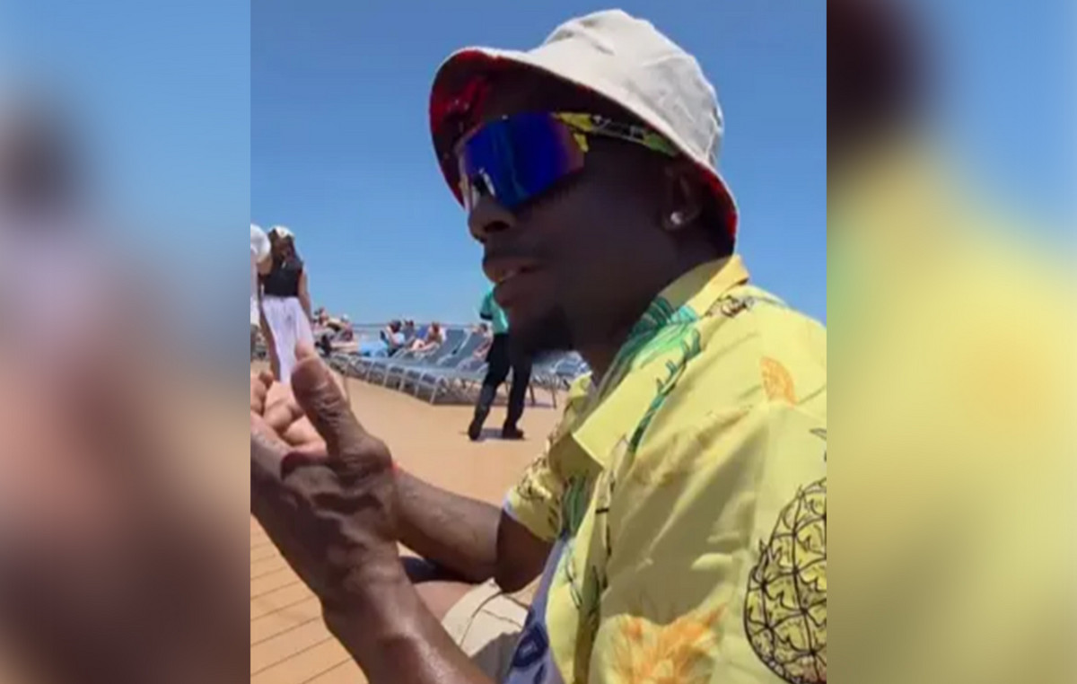 Accepted a “thick” harvest in front of his girlfriend by many women because of his shirt