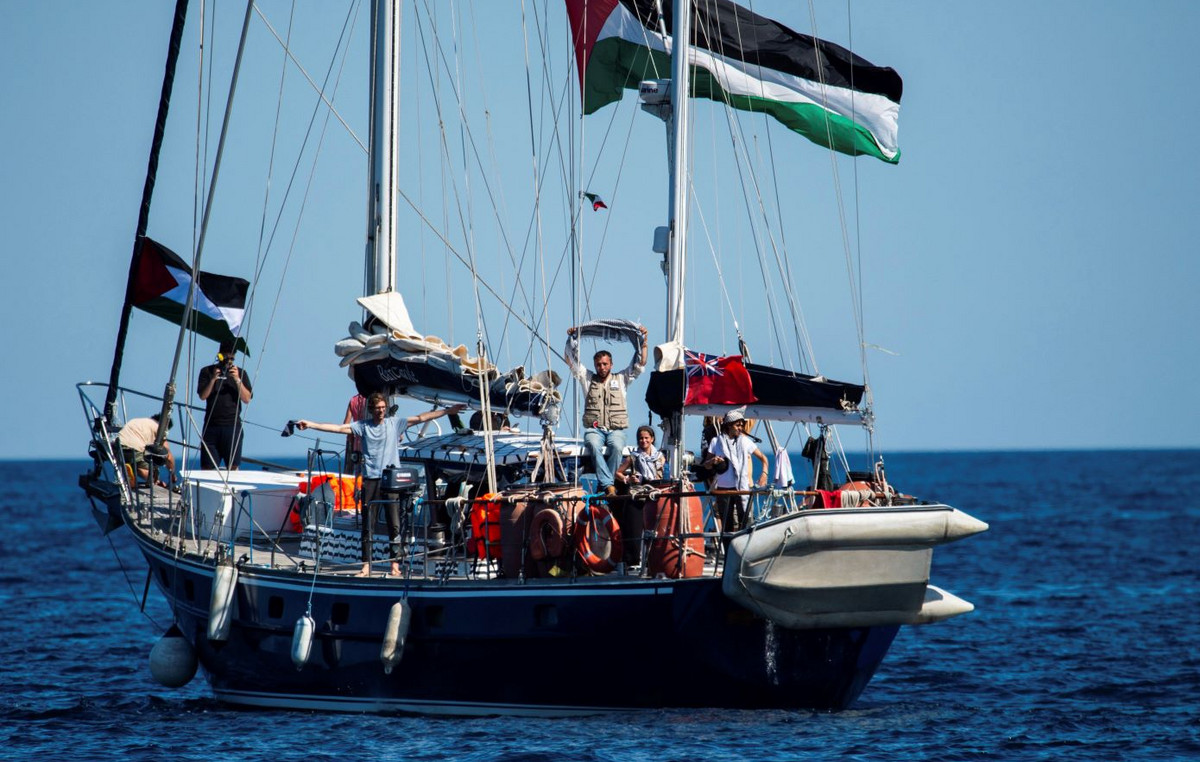 Israel’s straight threat to Madleen’s ship crew that carries humanitarian aid: “You won’t reach Gaza”