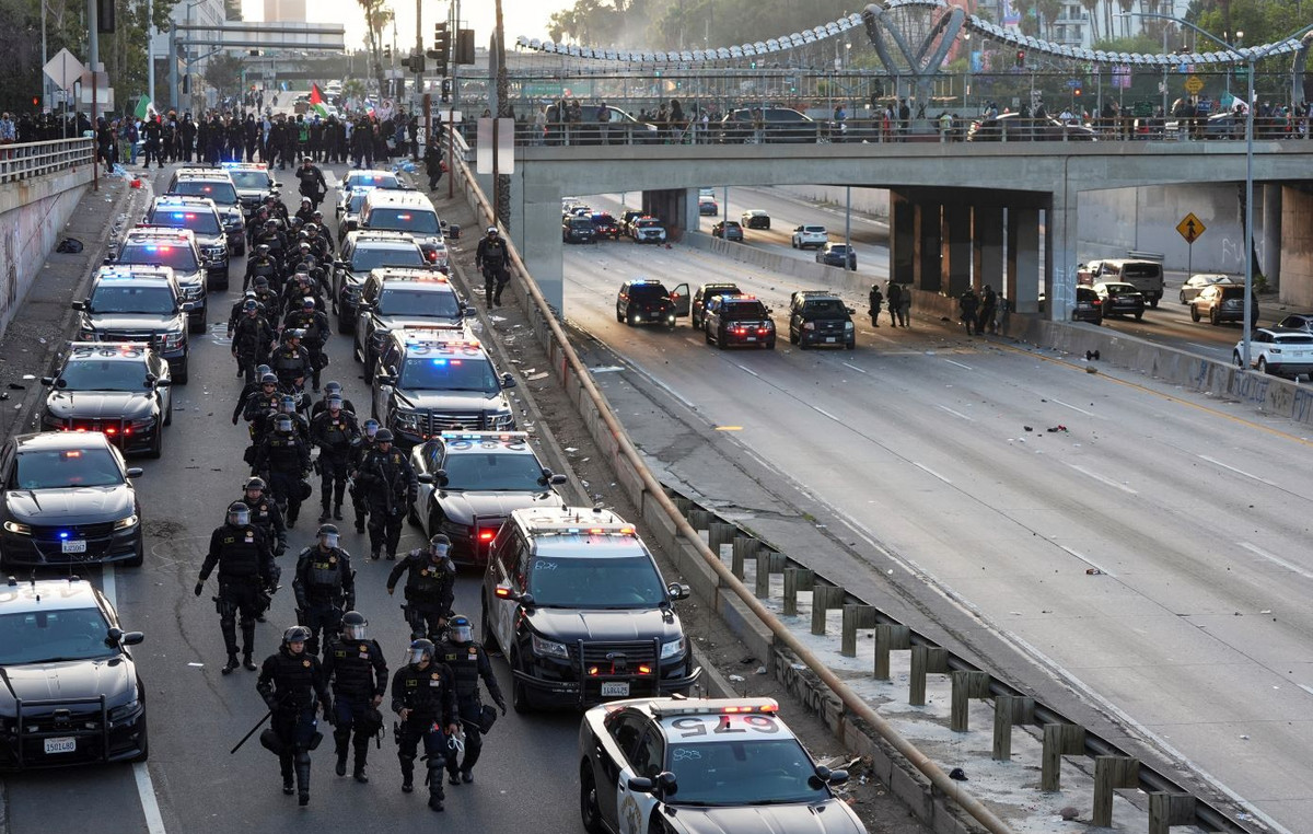 “War” Theater Los Angeles: Ethnic War – Trump’s counter is raging with California authorities