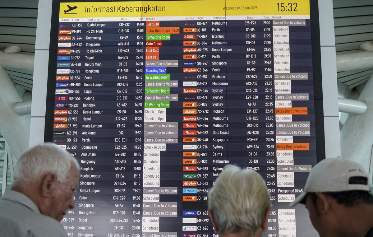 Cancel many flights to Bali of Indonesia after the eruption of the volcano levotobi Laki-Laki