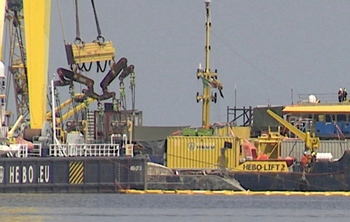 Completed the lifting of yacht Bayesian who had sank off Sicily – Watch video